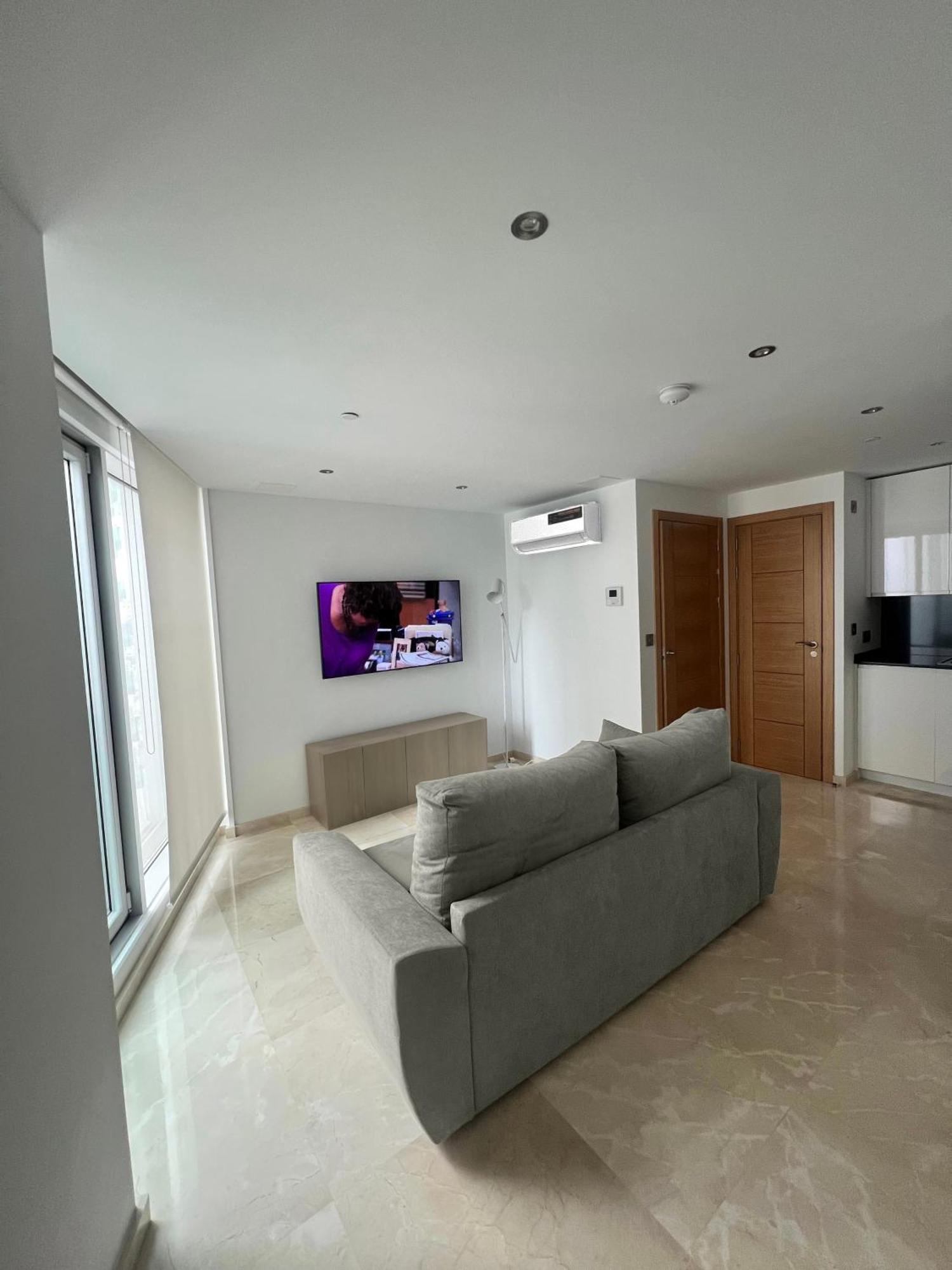 Modern Central 1 Bedroom Apartment With Rooftop Spa Gibraltar Eksteriør billede